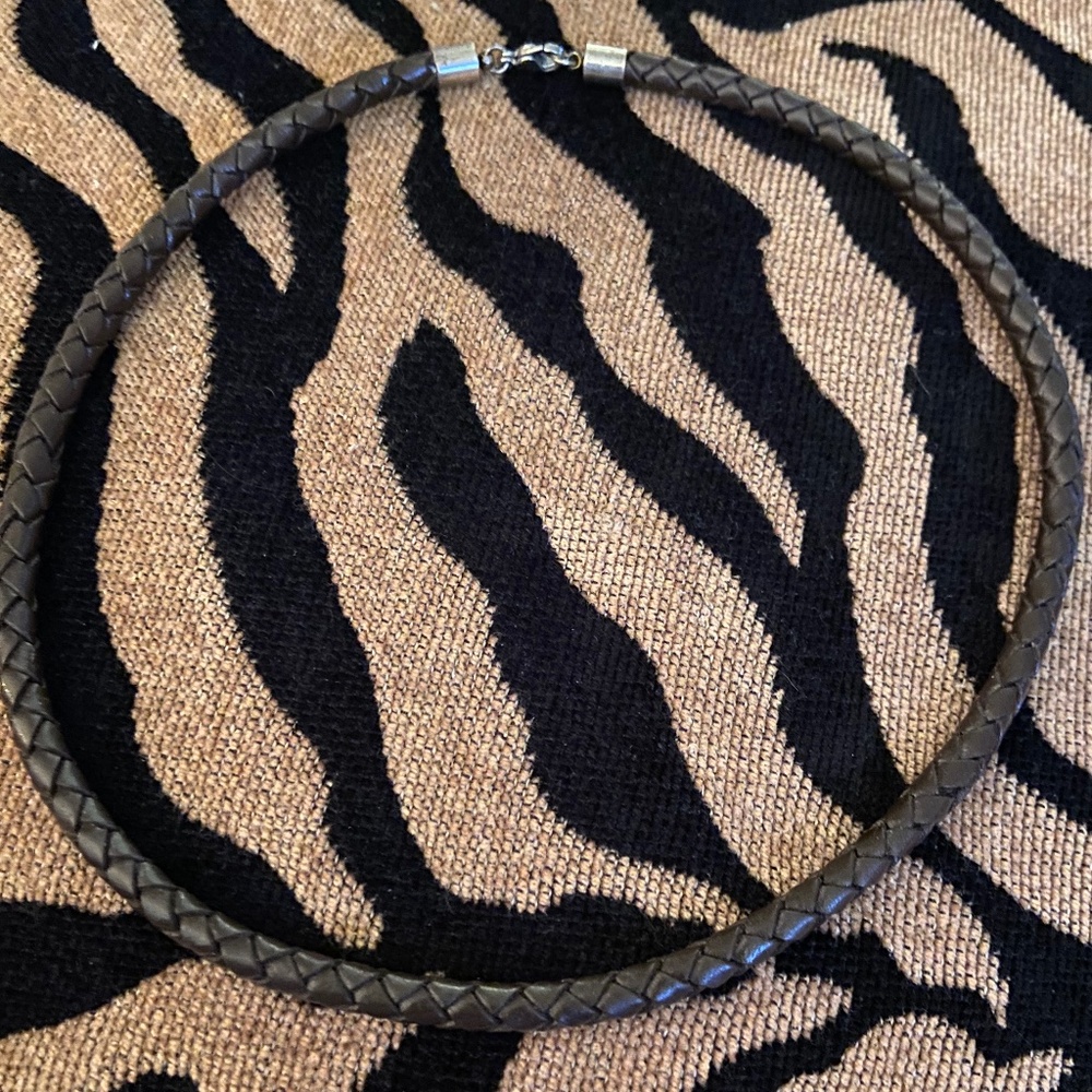 Leather choker NEW @ Merc@ari